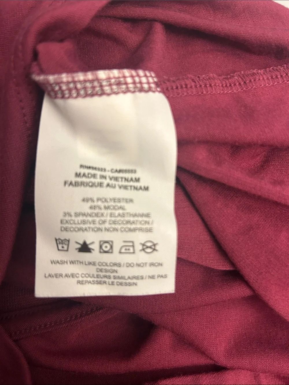 Nike Women's Cropped Slim Fit Tee Shirt size XL Maroon Red swoosh running shirt